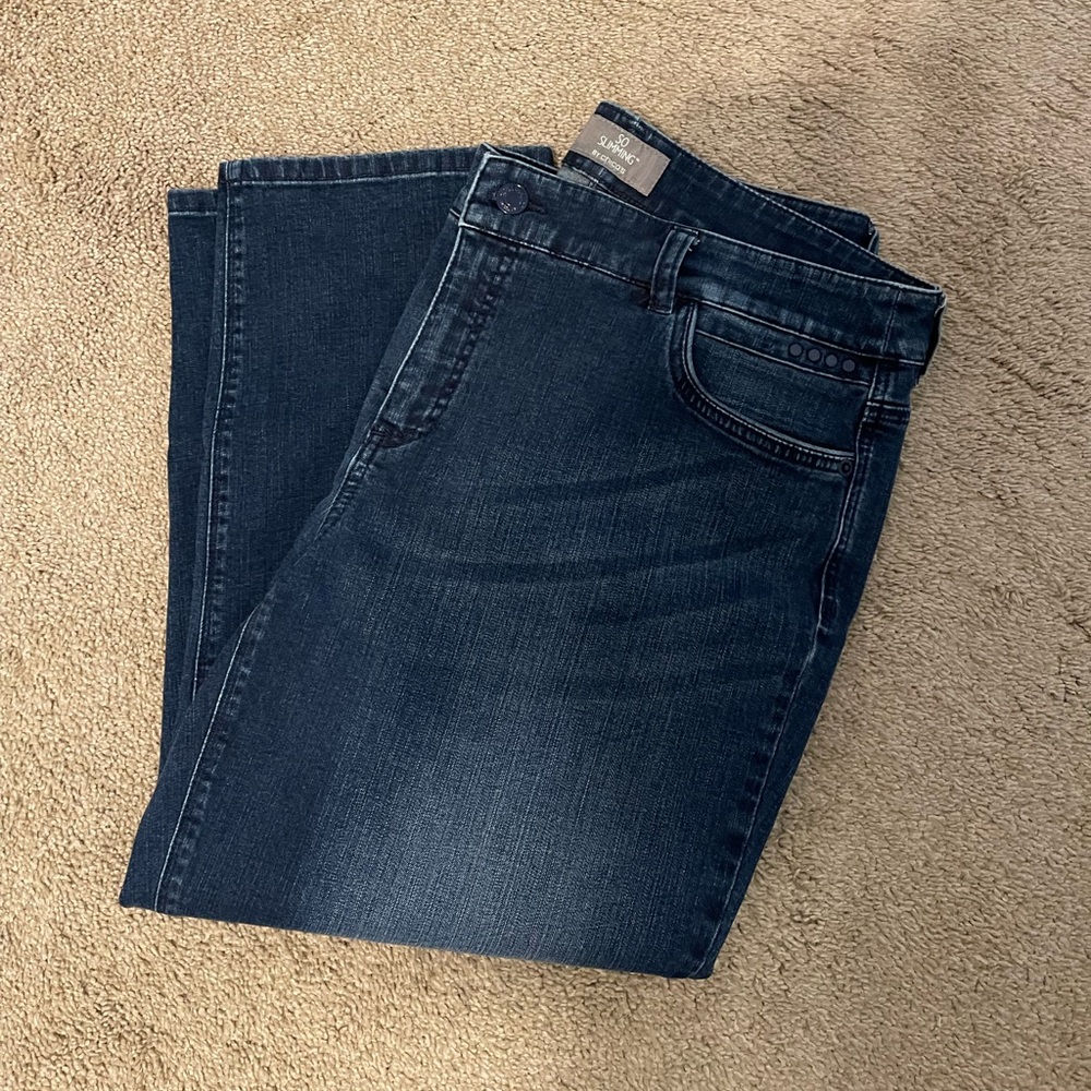 Chicos So Slimming Capri / Cropped Jean Size 2.5